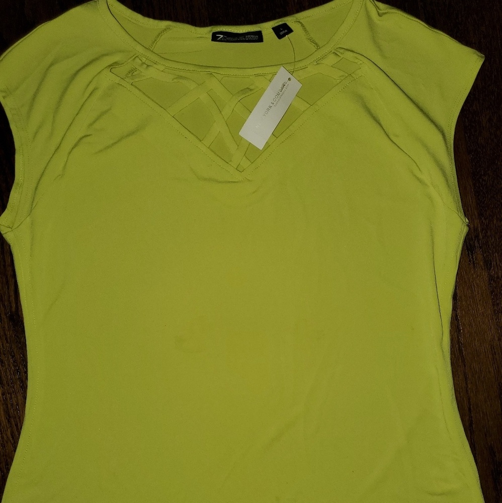 (NWT) New York & Company neon top w/cap sleeves.